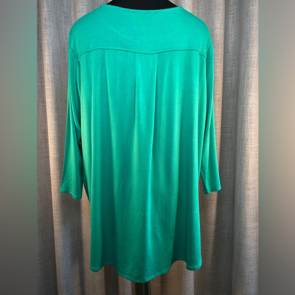 213. Philosophy Vivid Green Top NWT Size 1X - Picture 3 of 4